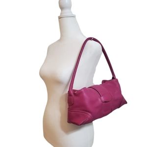 Y2k baguette style shoulder purse.